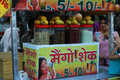 Delhi, Main Bazaar, świeży soczek za 5/10 rupii (35/70 gr) 
