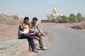 Jodhpur, dwóch żołnierzy z Punjabu, w tle świątynia Jaswant Thada